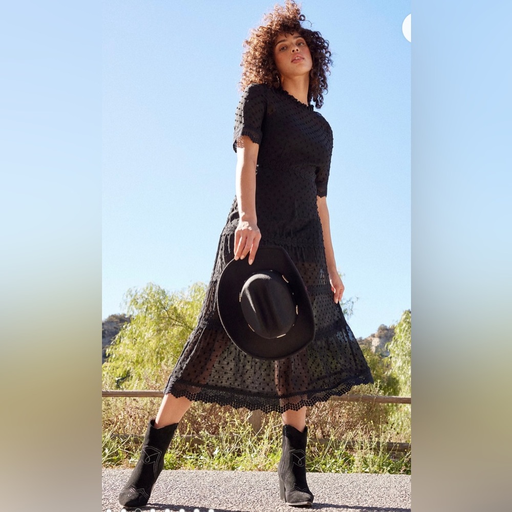 Lulus Dreaming of You Black Swiss Dot Midi Dress Sz M